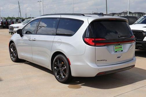 Silver Mist Clearcoat 2026 Chrysler Pacifica Select
