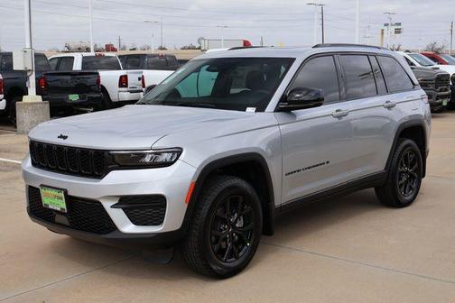 2025 Jeep Grand Cherokee Laredo