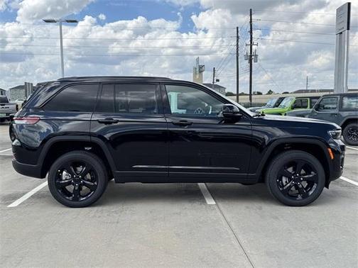 2025 Jeep Grand Cherokee Laredo