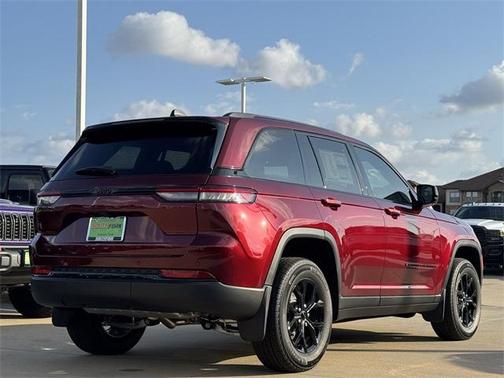 2025 Jeep Grand Cherokee Laredo