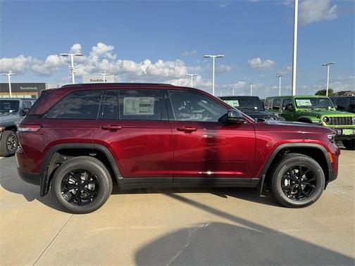2025 Jeep Grand Cherokee Laredo