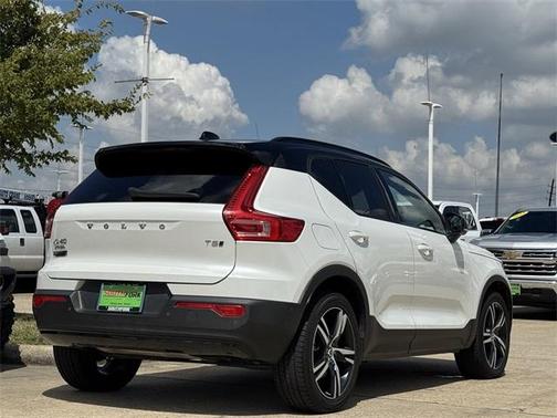 2022 Volvo XC40 T5 R-Design