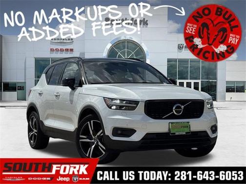 2022 Volvo XC40 T5 R-Design
