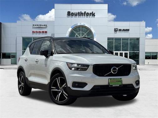 2022 Volvo XC40 T5 R-Design