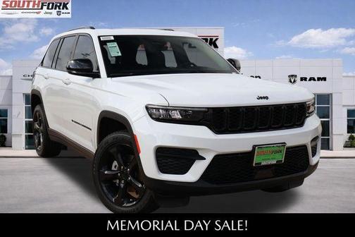 Bright White Clearcoat 2025 Jeep Grand Cherokee Laredo