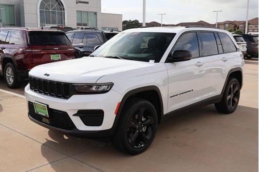 Bright White Clearcoat 2025 Jeep Grand Cherokee Laredo