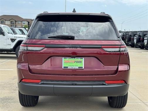 2025 Jeep Grand Cherokee Laredo