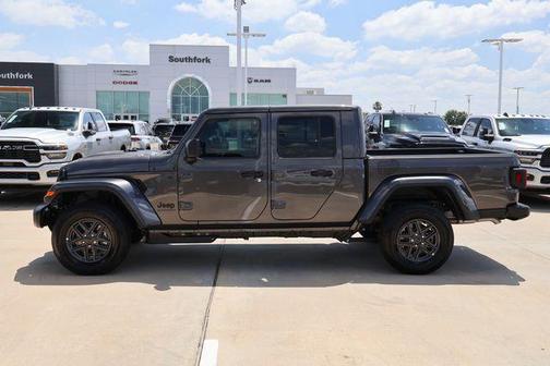 Granite Crystal Clearcoat Metallic 2026 Jeep Gladiator Sport