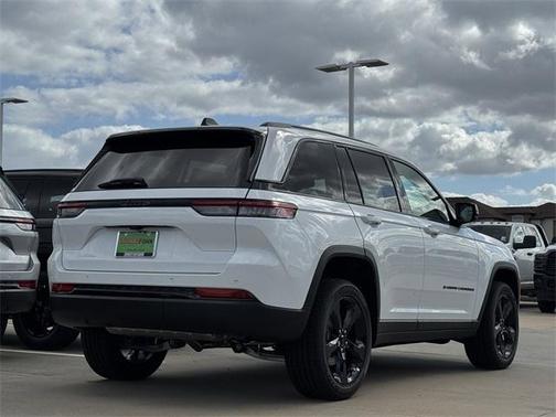 2025 Jeep Grand Cherokee Laredo