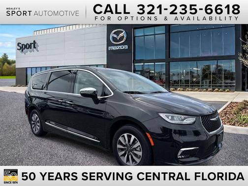 Brilliant Black Crystal Pearlcoat 2023 Chrysler Pacifica Hybrid Limited