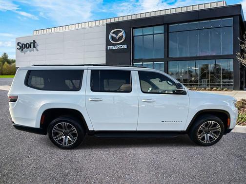 2024 Jeep Wagoneer L Series II 4x2