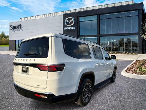 2024 Jeep Wagoneer L Series II 4x2