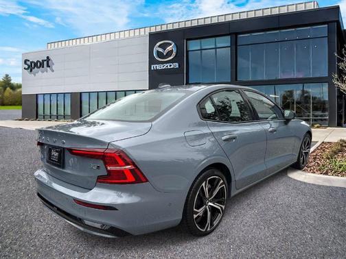 Thunder Grey Metallic 2024 Volvo S60 B5 Plus Dark Theme