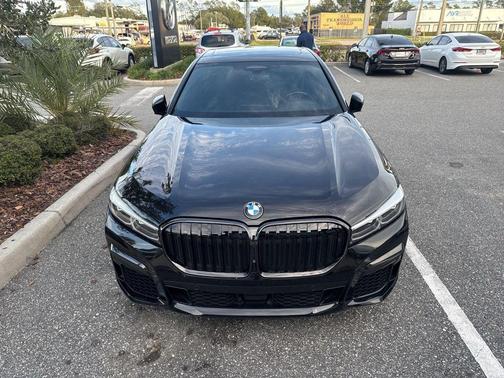 2022 BMW 750 i xDrive