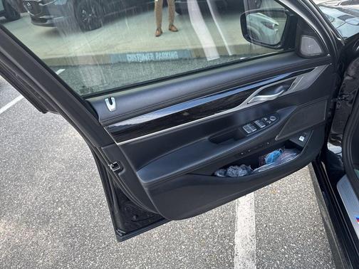 2022 BMW 750 i xDrive