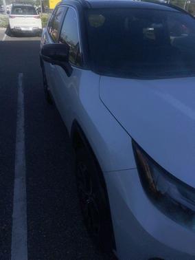 Wind Chill Pearl/Midnight Black Metallic 2025 Toyota RAV4 Hybrid SE