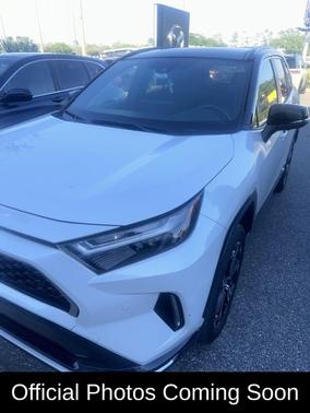 Wind Chill Pearl/Midnight Black Metallic 2025 Toyota RAV4 Hybrid SE
