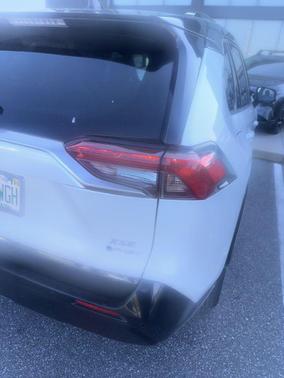 Wind Chill Pearl/Midnight Black Metallic 2025 Toyota RAV4 Hybrid SE