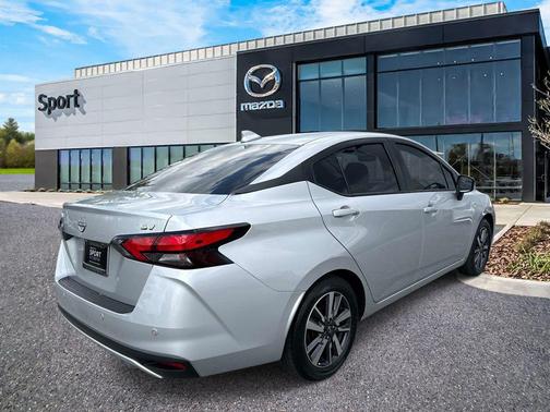 Brilliant Silver Metallic 2023 Nissan Versa 1.6 SV