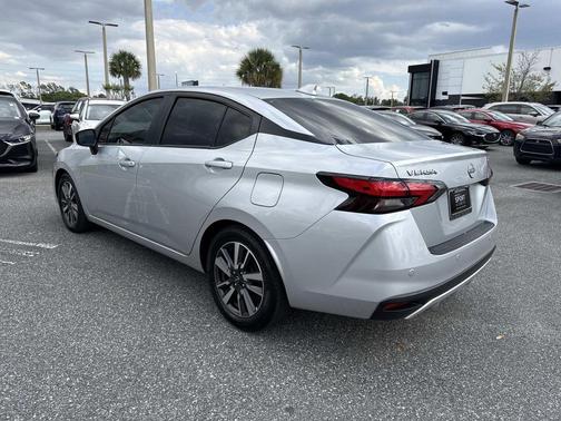 Brilliant Silver Metallic 2023 Nissan Versa 1.6 SV