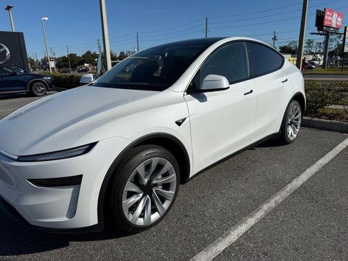 2026 Tesla Model Y Premium Rear-Wheel Drive