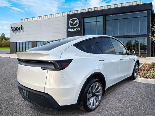 2026 Tesla Model Y Premium Rear-Wheel Drive