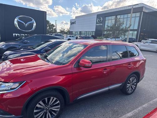 2020 Mitsubishi Outlander SE