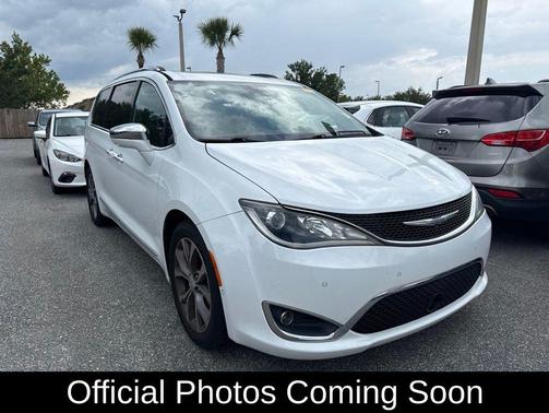 Bright White Clearcoat 2017 Chrysler Pacifica Limited