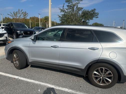 2017 Hyundai SANTA FE SE
