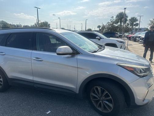2017 Hyundai SANTA FE SE