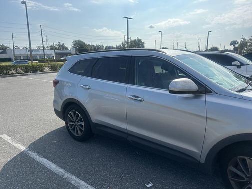 2017 Hyundai SANTA FE SE
