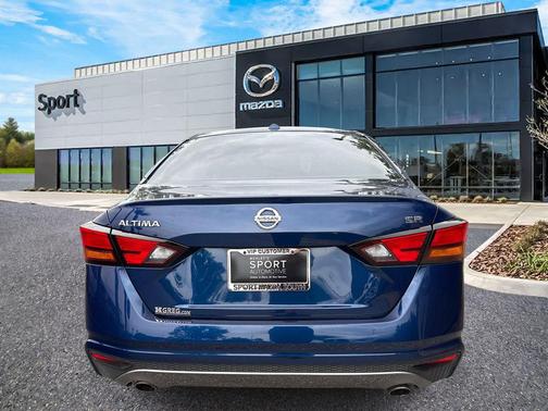 Deep Blue Pearl 2019 Nissan Altima 2.5 SR