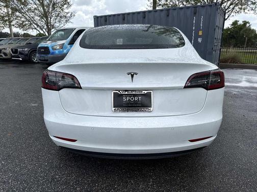 Pearl White Multi-Coat 2022 Tesla Model 3 Standard Range