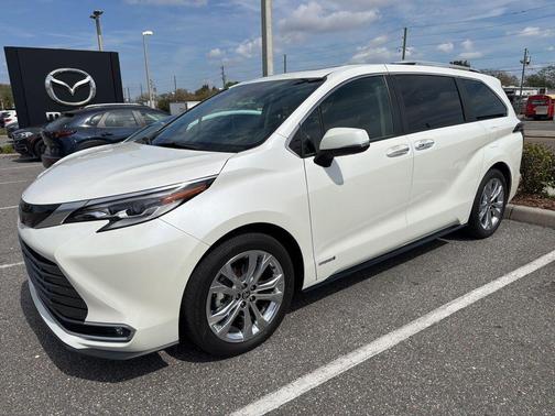 2021 Toyota Sienna Platinum 7 Passenger