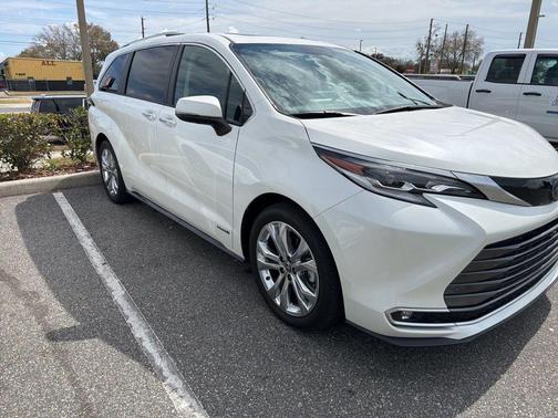 2021 Toyota Sienna Platinum 7 Passenger