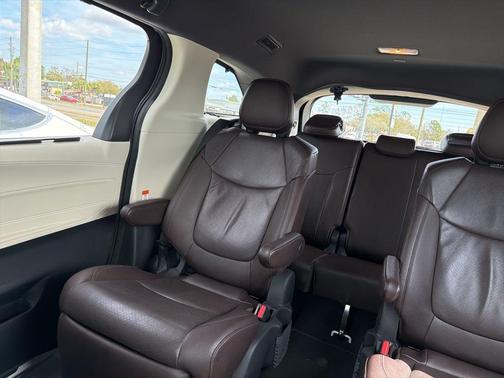 2021 Toyota Sienna Platinum 7 Passenger
