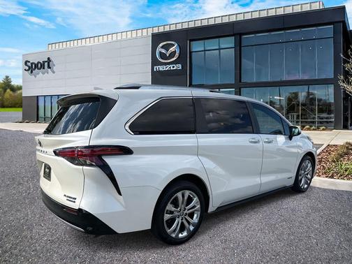 2021 Toyota Sienna Platinum 7 Passenger