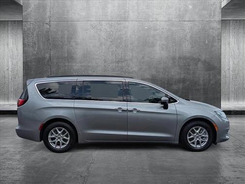 2021 Chrysler Voyager LXI