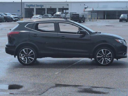 Magnetic Black Pearl 2019 Nissan Rogue Sport SL