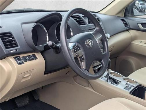 2011 Toyota Highlander SE