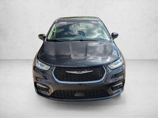 Brilliant Black Crystal Pearlcoat 2023 Chrysler Pacifica Touring L