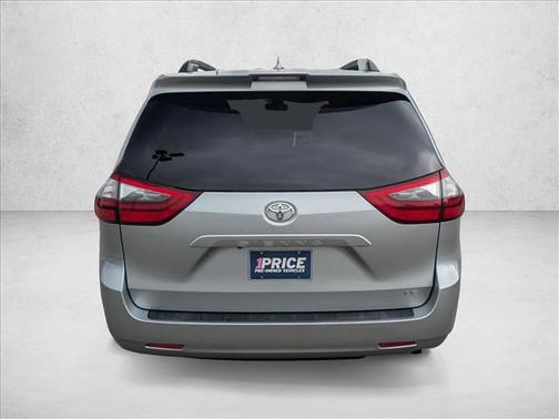 2020 Toyota Sienna LE