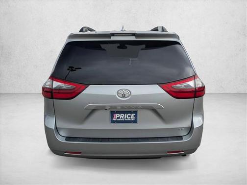 2020 Toyota Sienna LE