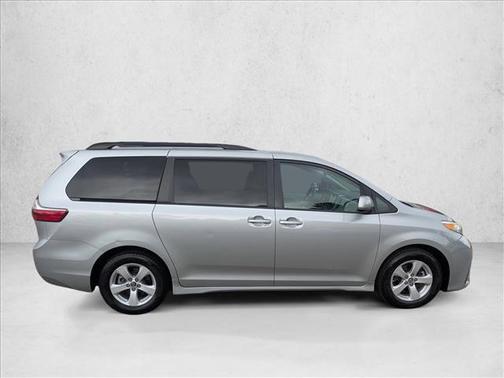 2020 Toyota Sienna LE