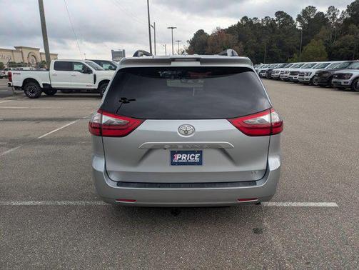 2020 Toyota Sienna LE