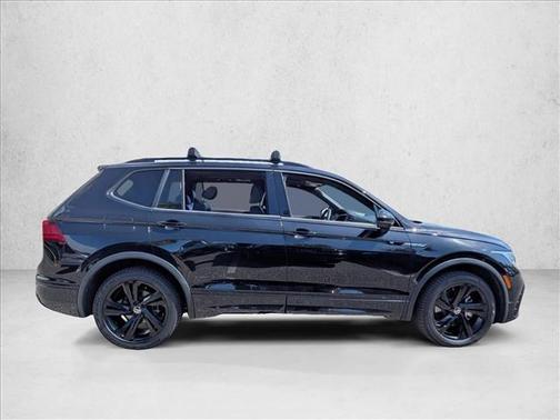 Deep Black Pearl 2023 Volkswagen Tiguan 2.0T SE R-Line Black