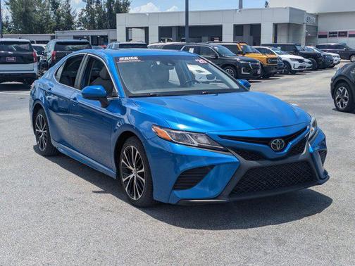 2020 Toyota Camry SE