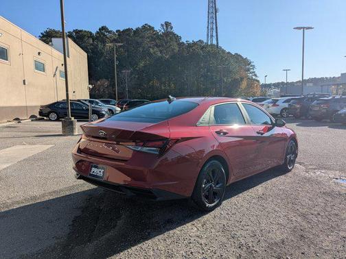 2023 Hyundai ELANTRA SEL
