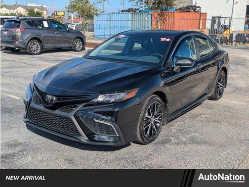 2024 Toyota Camry SE