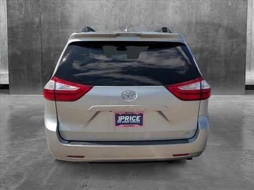 2019 Toyota Sienna LE